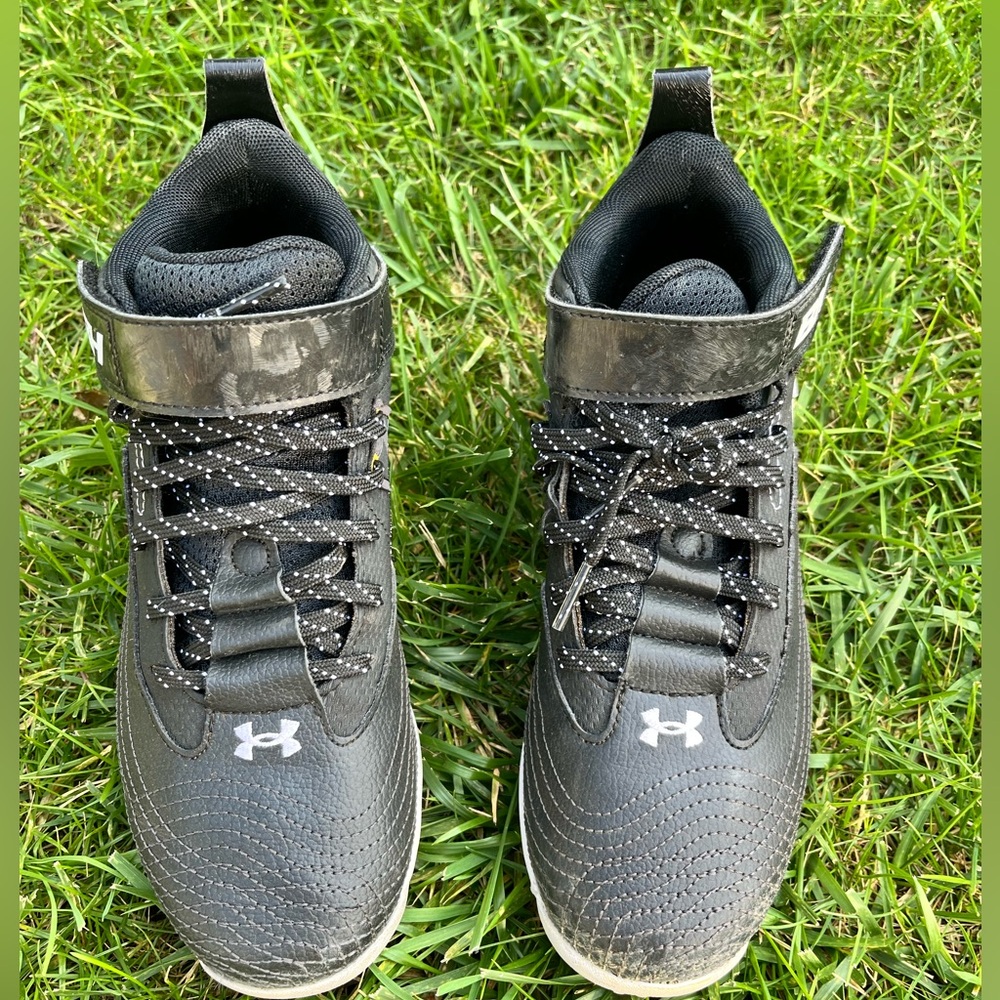 Under Armour baseball/football cleats - Picture 3 of 3